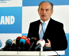 171120122205366861561_2