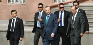 erdogan_hastanedeyken_bocek_telasi_sarmis_1416374139_8283