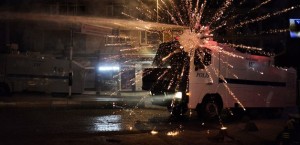 eylemciler_kadikoyde_ortaligi_birbirine_katti_1412103569_3841